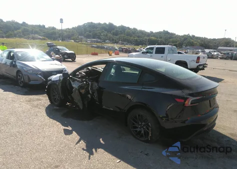 2024 Tesla Model 3 Rear-Wheel Drive z USA, uszkodzony, nr VIN 5YJ3E1EA5RF767654